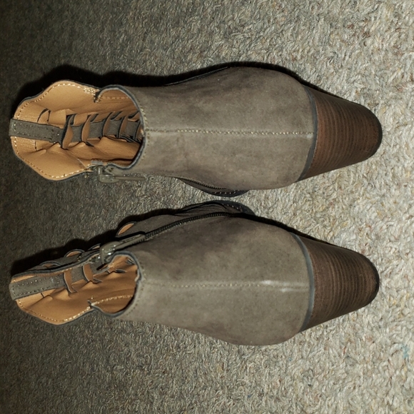 Cute cut out Ankle Boots - Picture 3 of 5